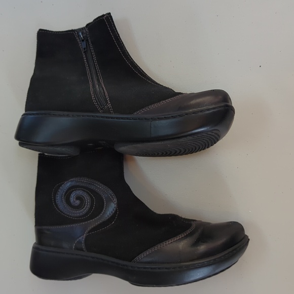 Naot, Oyster, Black Suede/Leather Booties. Sz40/9-9.5 - Picture 3 of 12